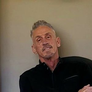 Meet your Posher, Dennis